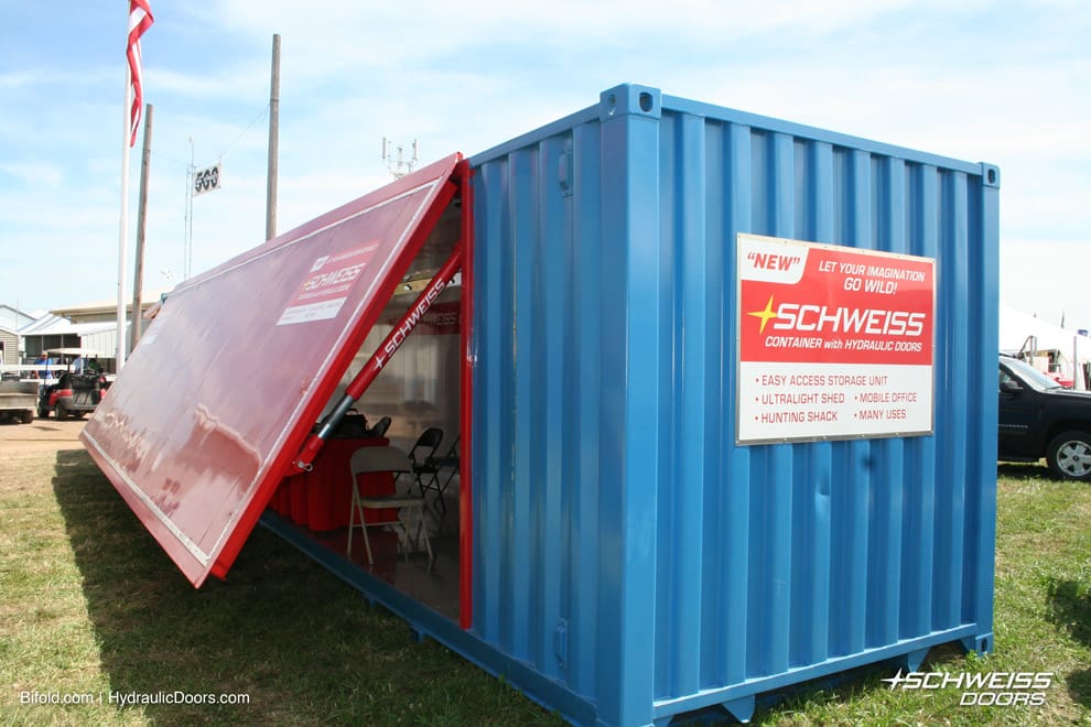 Recycled Shipping Containers to Feed Beach-Goers