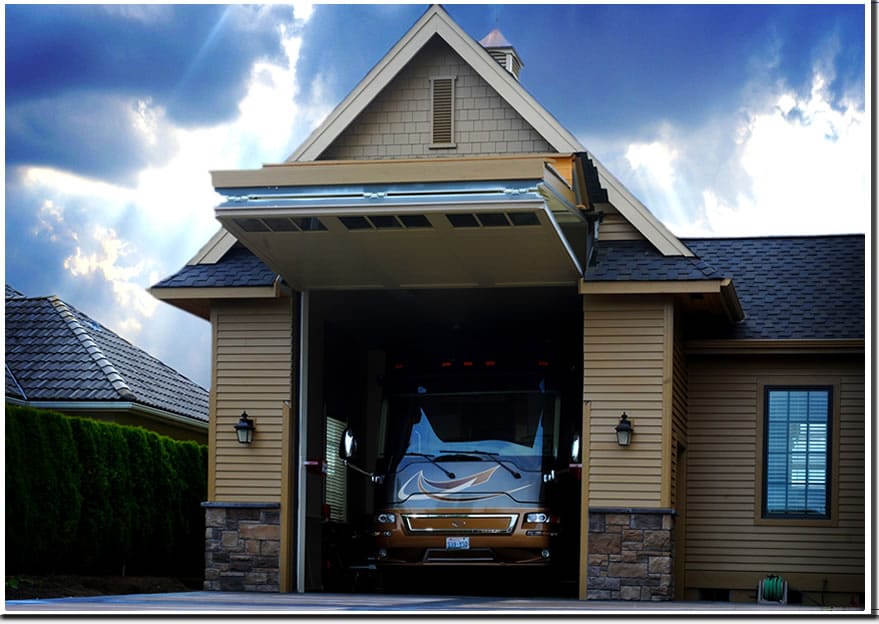 https://www.bifold.com/assets/photooftheday/washington-motorhome-garage-door-reveals-motorhome.jpg