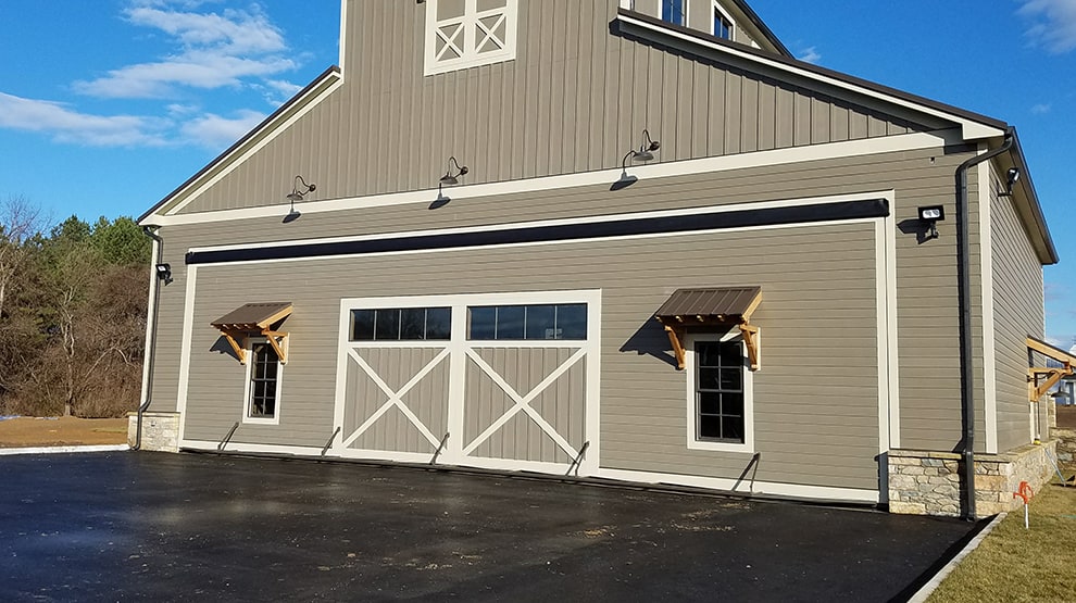 Schweiss hydraulic incognito door blends perfectly into this hangar, giving the appearance there are much smaller doors Schweiss hydraulic incognito door blends perfectly into this hangar, giving the appearance there are much smaller doors