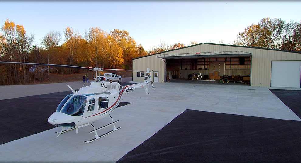 Washington hydraulic door by Schweiss fitted on a hangar